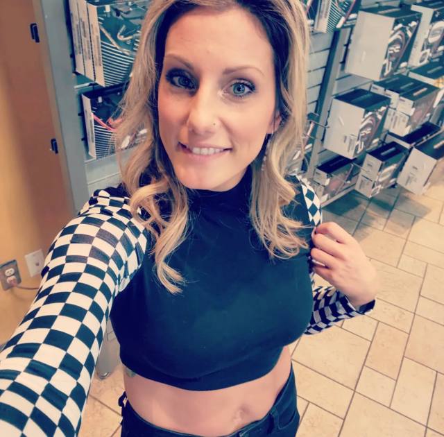 SEXY Matured lady 😋offering Real NURU Massage, Luxury Touch Deep Relaxation from Head to Toe