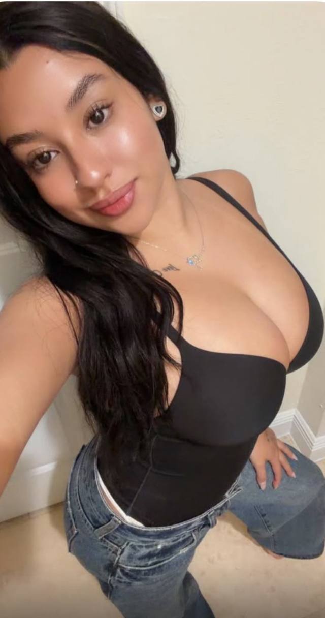 NO PAYMENT REQUIRED- SEXY SINGLE MOM AVAILABLE FOR MEET AND FUCK AS LONG AS YOU KNOW HOW TO USE YOUR DICK 🍑🍑💦💦🍆