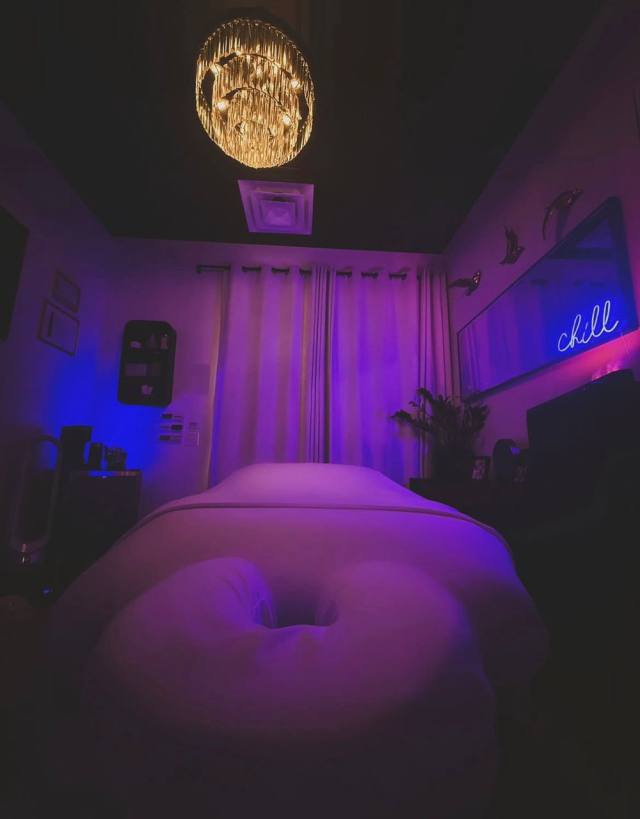 I AM A PROFESSIONAL MASSAGE THERAPIST