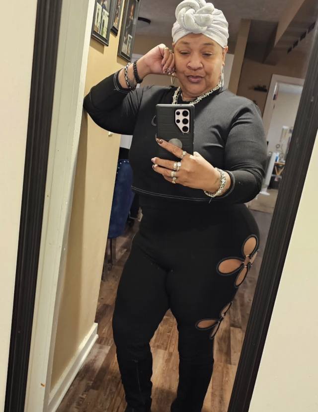 Sugar momma looking for sugar baby with 500 weekly allowance