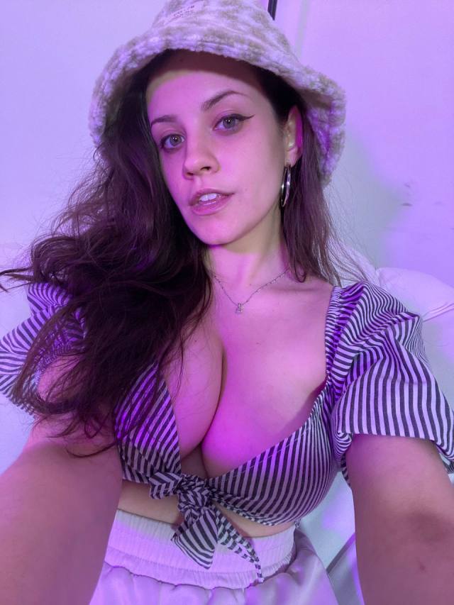 I’m available for both incall and outcall kindly call or text me on +17015780286 I accept half payment first and half in pers