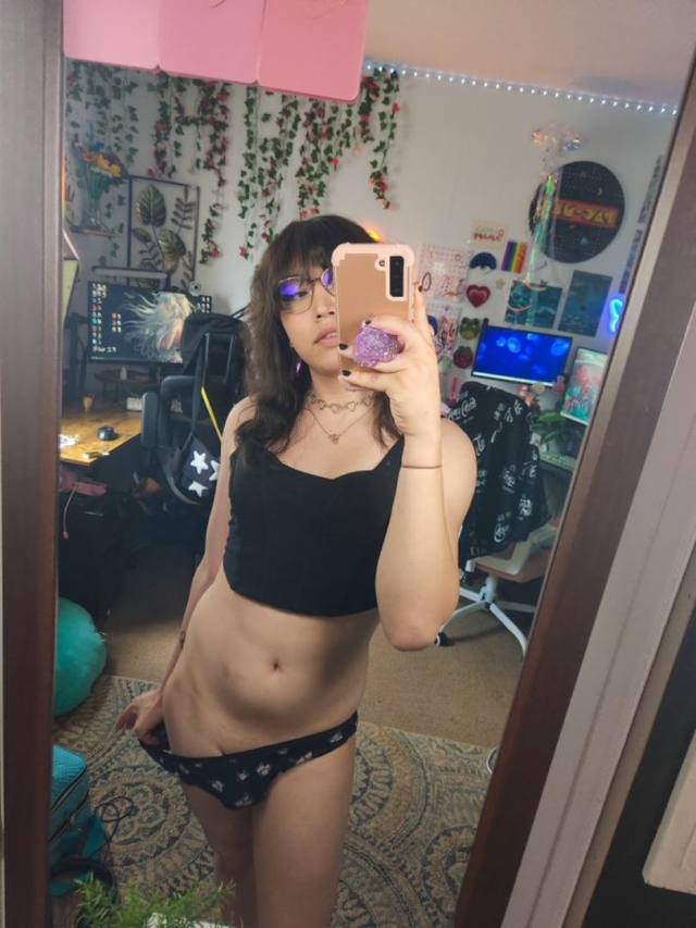 LET ME BE THE PERFECT NAUGHTY TRANSGENDER ESCORT 😘😛🥰TO FULFILL YOUR FANTASIES AND FOR MEETUP BOO🍁🥰FACETIME 🍁I ALSO SELL MY NU