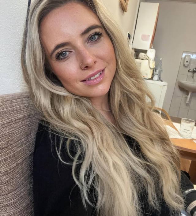 I’m with two kids and I’m looking for a friends with benefits nothing much than someone to fuck me when I need. I don’t know