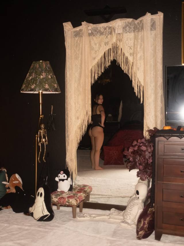 Escort available for meet up.