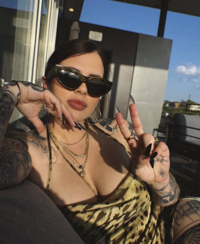 Single mother looking for regular sex