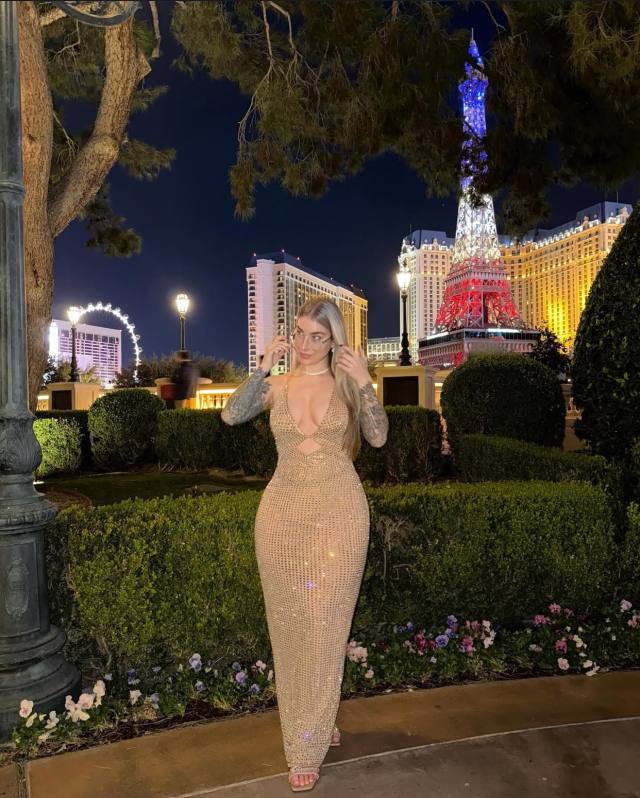 𝐯𝐞𝐫𝐢𝐟𝐢𝐞𝐝 ✔️™️®️ Private Indulgence with a Dangerous Twist Desire” Flawless Figure, Naughty Mind – What Are You Waiting For?”•