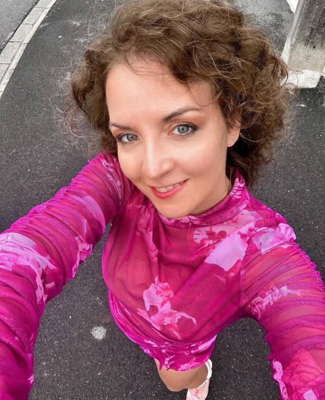I'M PROFESSIONAL, INDEPENDENT, MATURE MASSEUSE, I OFFER ALL KINDS OF MASSAGE\HAPPY ENDING TO YOUR BEST SATISFACTION