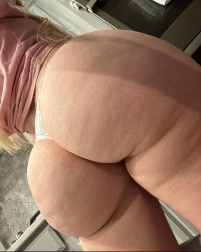 I JUST HAD MOLLY RiGHT NOW AND IM SO HORNY READY TO GET LAID