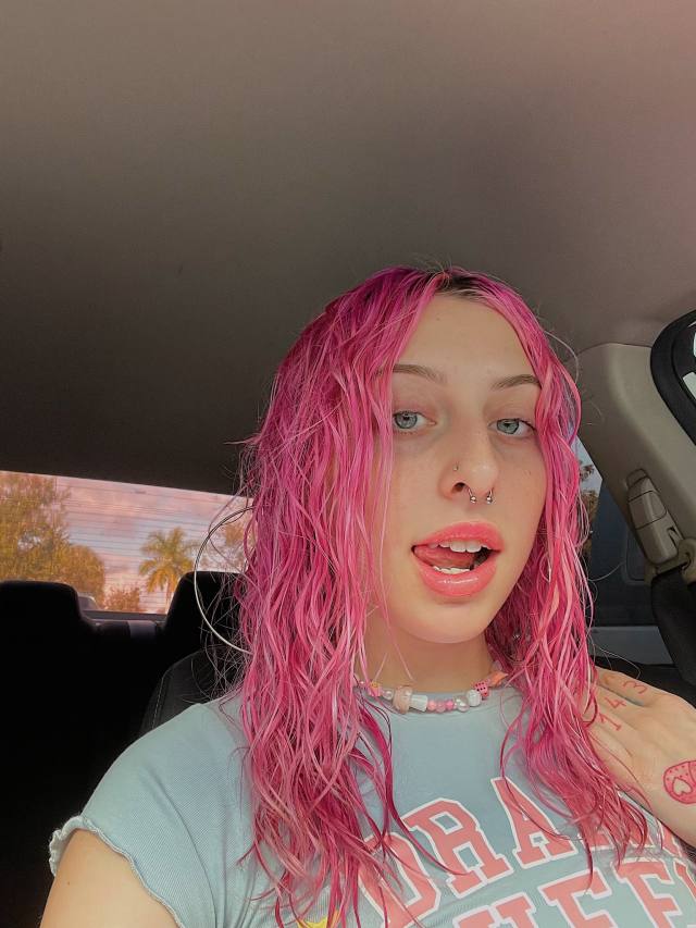 I squirt💦🍑and I'm ready to have some fun hmu for an unforgettable experience🍆🍆🍑💦