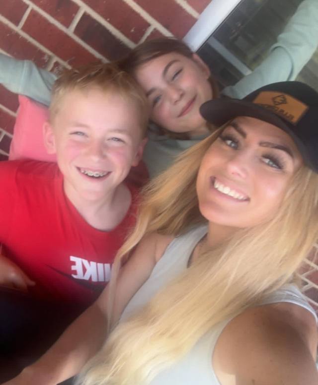 I’m Married With 2 Kids & My Husband Went For A Business Trip & I Need A Man To Come Fuck Me While Husband Traveled