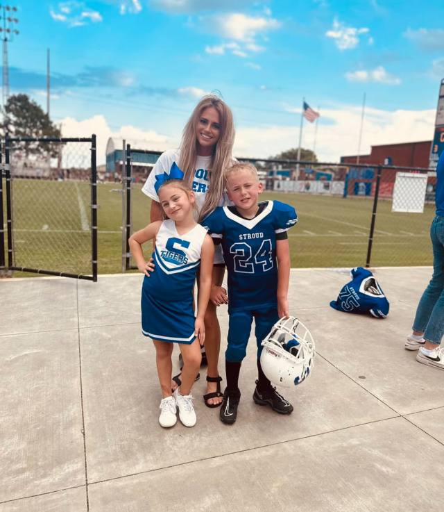 I’m Married With 2 Kids & My Husband Went For A Business Trip & I Need A Man To Come Fuck Me While Husband Traveled