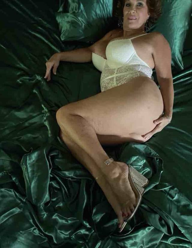 60+ Yrs RICH 💵 LONELY HORNY WIDOW Ready to satisfy 🍆💦 🍆🤤 💚 TIRED OF FAKE ADS ? I’m NEW HERE & REAL 😋
