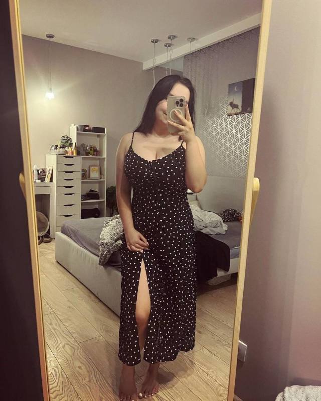 STRICT EXPERIENCED, IMAGINATIVE AND DOMINANT SEDUCTRESS/MISTRESS AND I SEEK A SUBMISSIVE SLAVE TO SERVE AND WORSHIP ME 👺