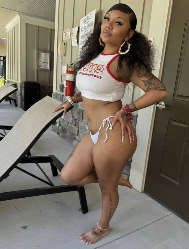 I offer Oral Sex Doggy Reverse Doggy style Blowjob 69 position Massage missionary Anal style.