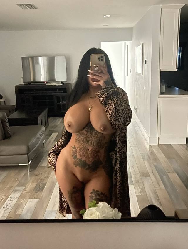I’m available💦😘 for hookup🍑💦 and massages i sale content also 🍆🍑/hmu👍fuck my wet💦 juicy pussy😍🍆 and thank me later