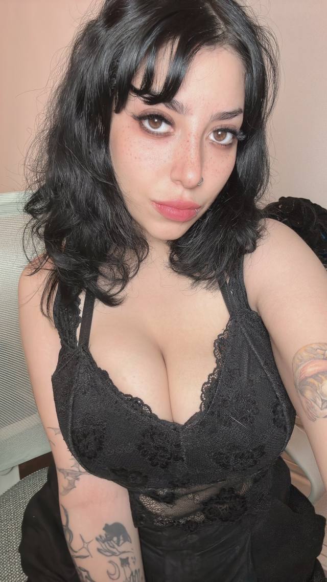 I accept payment in person text message: (516)906-3829 let meet up and I sell content 💦 dm for any kind of party favors ‬ 🫦🍑