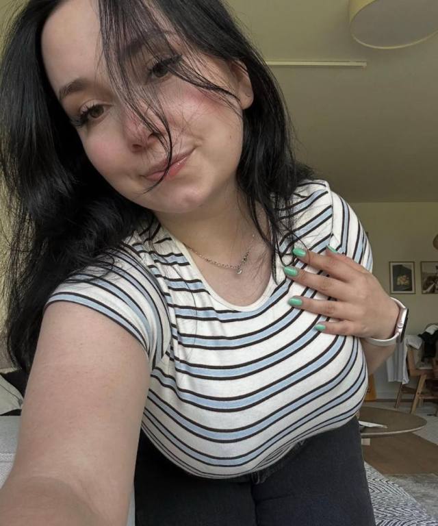 NO PAYMENT REQUIRED- SEXY SINGLE MOM AVAILABLE FOR MEET AND FUCK AS LONG AS YOU KNOW HOW TO USE YOUR DIVK 🍑🍑💦💦