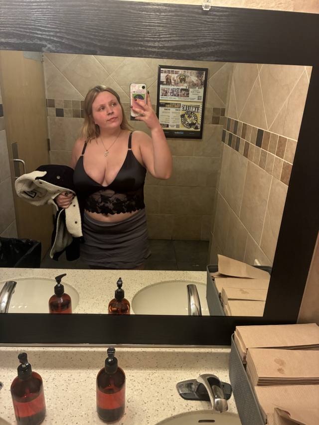 👅SULTRY & SOPHISTICATED: MEET KESIELLA 💦 Looking for the ultimate weekend escape? I’m Kesiella, a stunning 29-year-old living