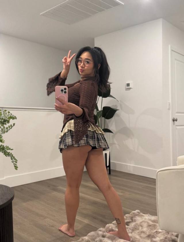 I'm seeking for A real friend with benefits. Who can fuck me harder anytime I wanted to get fucked