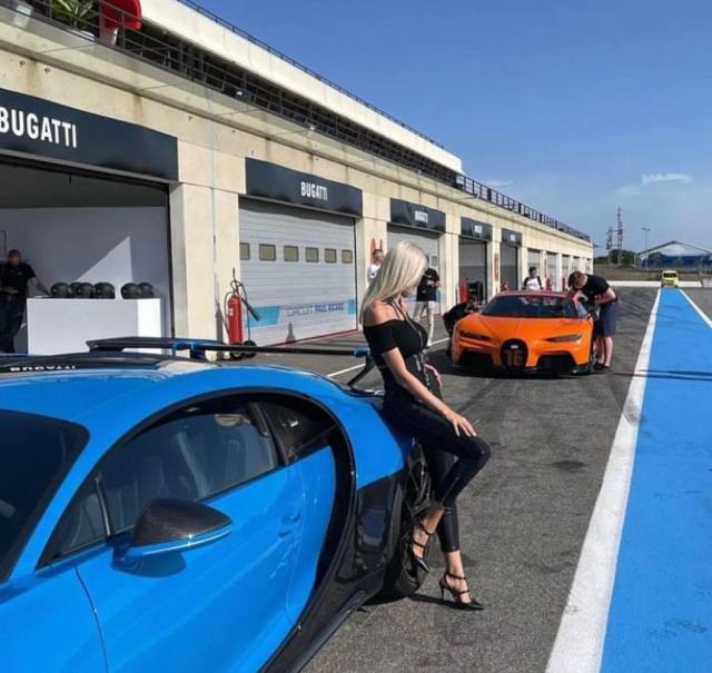 Helping The Needs 🥰🥰