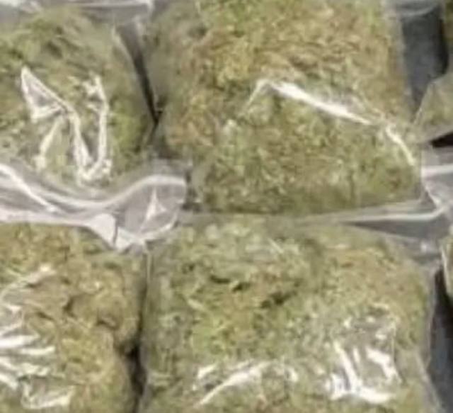 Title: I am available 24/7 I will deliver your goods at your post.. I am free all day and nights Business. I accept upfront p