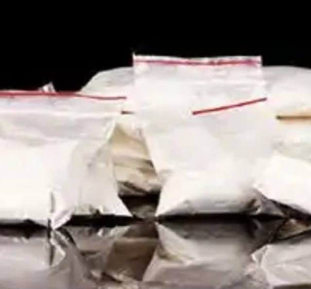 Title: I am available 24/7 I will deliver your goods at your post.. I am free all day and nights Business. I accept upfront p