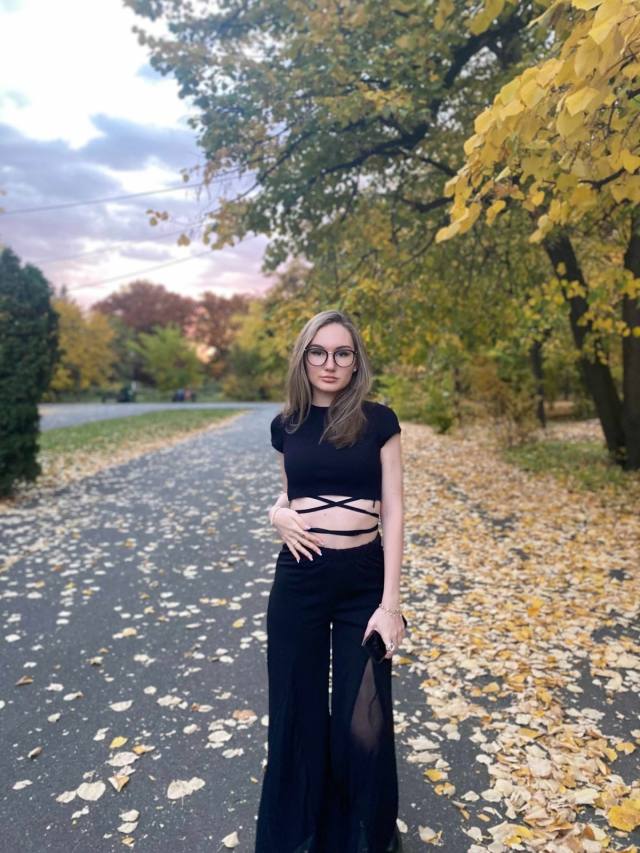 SEXY LADY READILY AVAILABLE FOR FUN/ PARTY FAVOR PILLS 💊