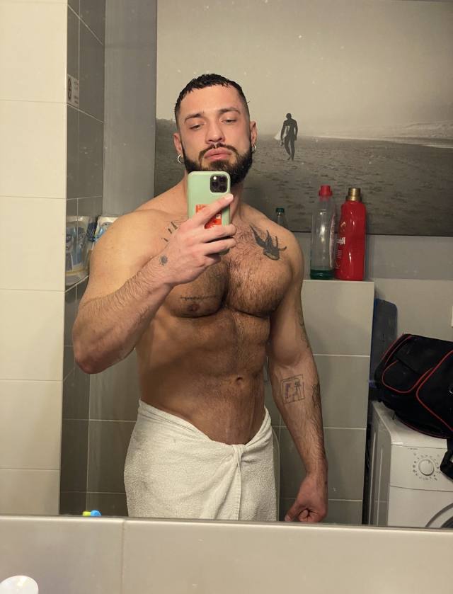 The handsome man in the city with 10 inch🍆 Erotic man🏆Available Now🎈 I'm available for both Incall and outcall FaceTime fun a