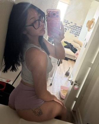 Available for hookup , massages, 420.. incalls and outcalls 😈 🥵 💦💦 💦 text me only on Number:  +1 (727) 423-3711 and WhatsApp