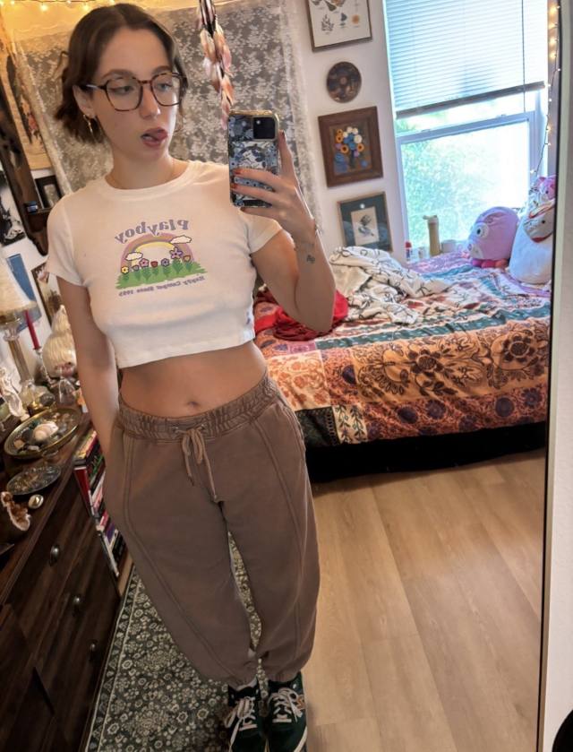 Hi gentlemen😍🦋, I'm a Charming and Independent Stunning young female.💜Looking To Entice Your most Erotic Desires!😉✔Providing