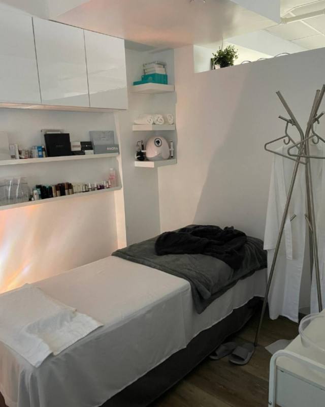 I’M A MATURED LICENSED MASSAGE THERAPIST TO MEN WHO WANT A PROFESSIONAL MASSAGE IN A RELAXED SETTING