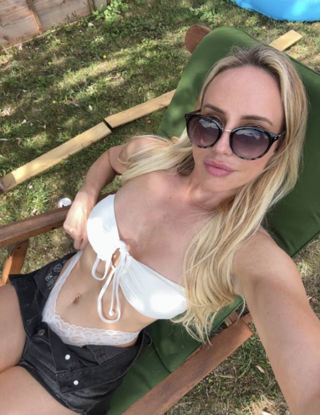 I'am 29 years Very Hot & Sexy Girl, Clean & have a tight Pussy & seriously I need someone for Fun With My Clean tits pussy. I