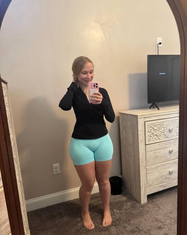 I JUST HAD MOLLY RiGHT NOW AND IM SO HORNY READY TO GET LAID