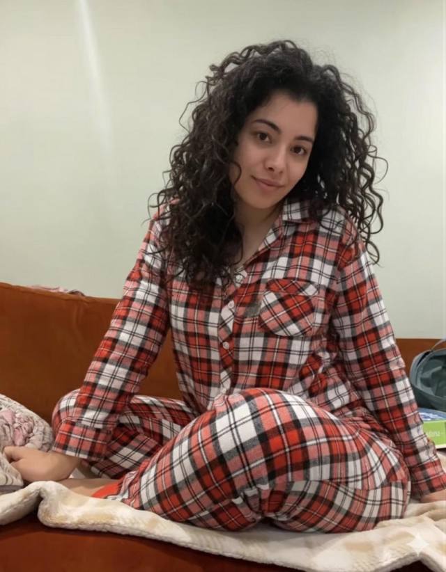 I think you need to know am married with two kids ,husband is on a business trip and wont be back till the end of the year, h