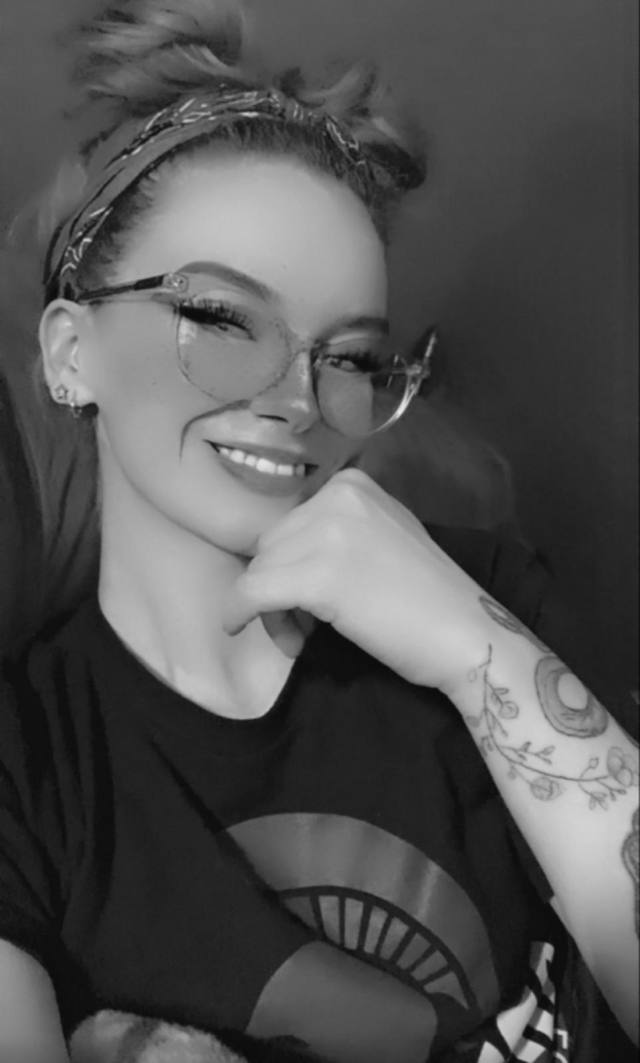 Single mother looking for discreet meet up & fun