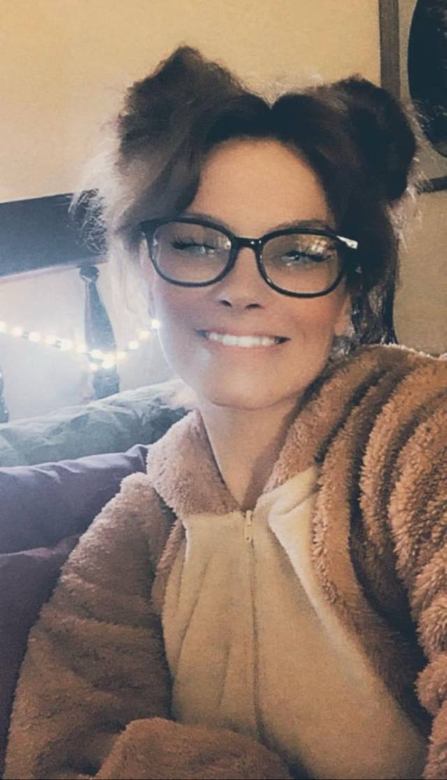 Single mother looking for discreet meet up & fun