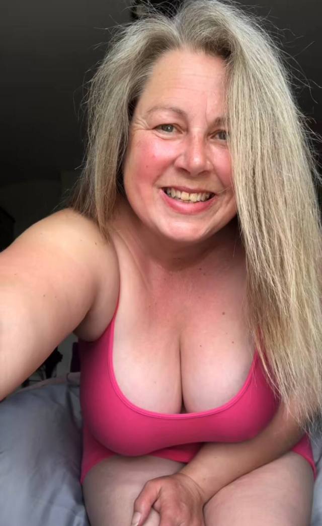 52 years old PROFESSIONAL, INDEPENDENT, MATURE MASSEUSE, I OFFER ALL KINDS OF MASSAGEIHAPPY ENDING