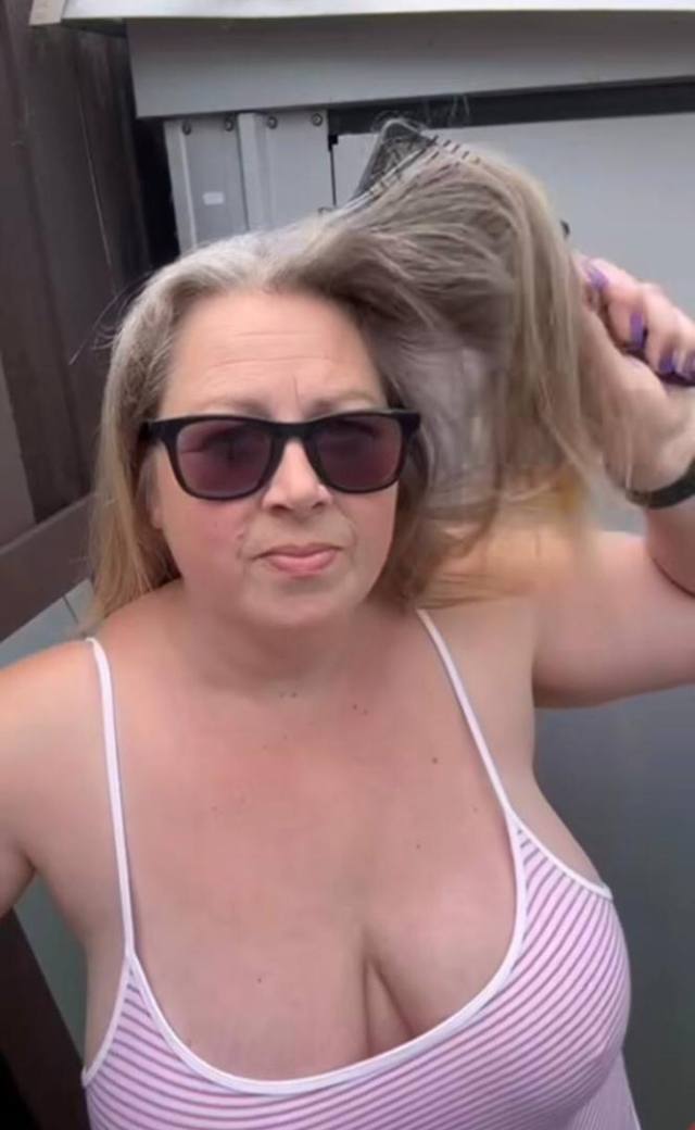 52 years old PROFESSIONAL, INDEPENDENT, MATURE MASSEUSE, I OFFER ALL KINDS OF MASSAGEIHAPPY ENDING