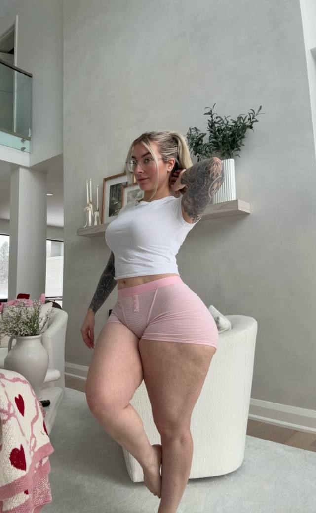 𝐯𝐞𝐫𝐢𝐟𝐢𝐞𝐝 ✔️™️®️ Private Indulgence with a Dangerous Twist Desire” Flawless Figure, Naughty Mind – What Are You Waiting For?”•