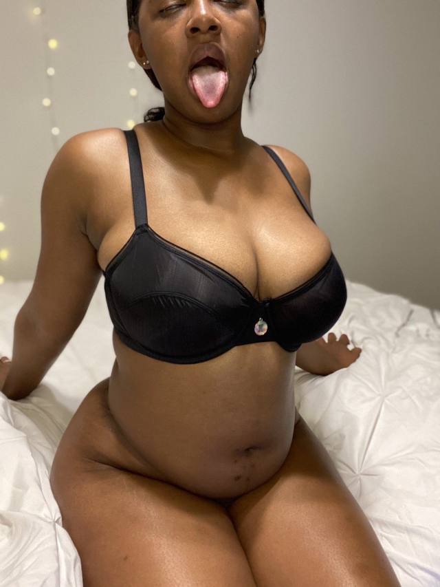 Available for hookup , massages, 420.. incalls and outcalls 😈 🥵 💦💦 💦 text me only on Number: +17274233997 and WhatsApp on  +1