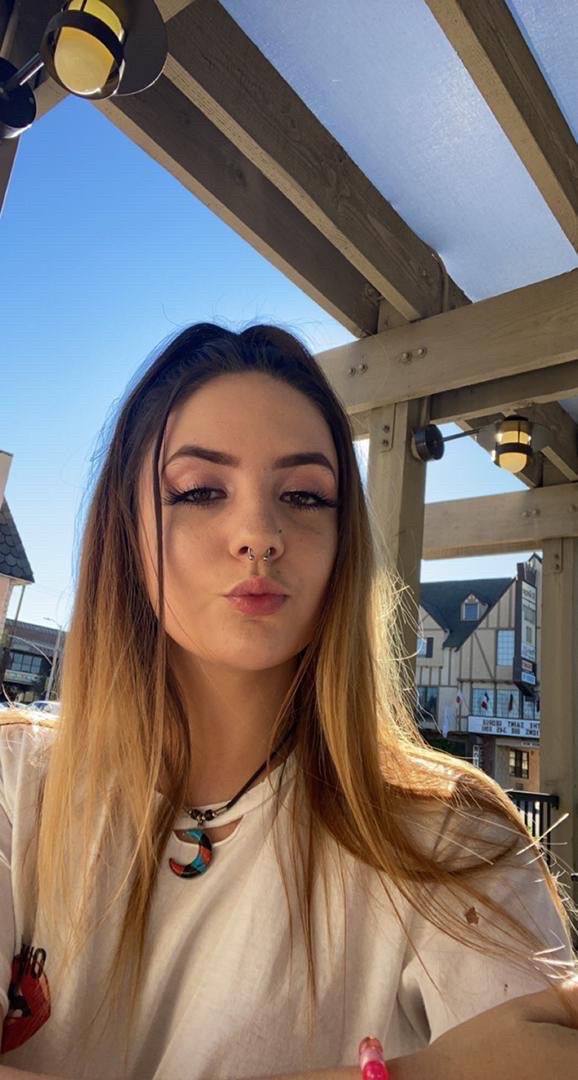 🍎I’m Amanda  💯% legit you're free to add me up if you're here for fun l'm available anytime.