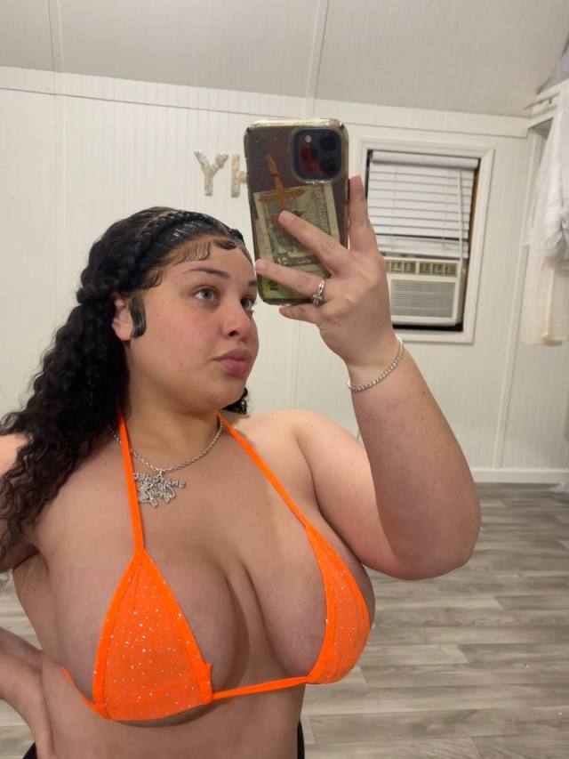 I offer body massage, multiple cum, oral,, pussyf fucking, titties fucking, creamie pie, foot worshiping, kissing, 🍆💦🥰👅🔥Text
