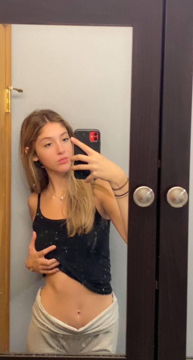 I am always in a cheertul mood and always creamy Dont hesitate tho text me if you are in need of some pleasurable moment. Dis