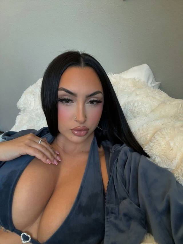 Available For Hookup and Erotic Massage Services 👅🍆