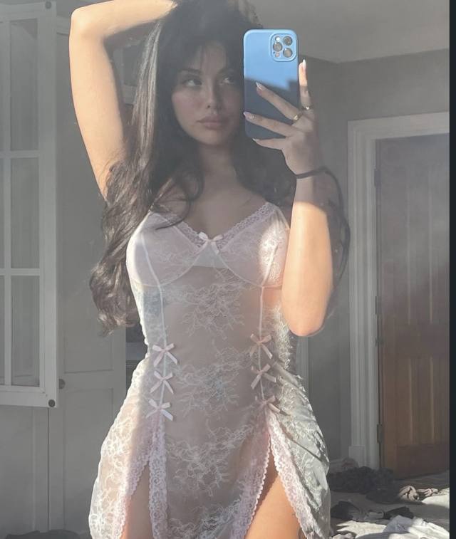 THE SPECIAL TREAT ~ Sexy Petite Therapist of the Body and Soul available for b2b massages hangouts and happy endings • 4:20Fr