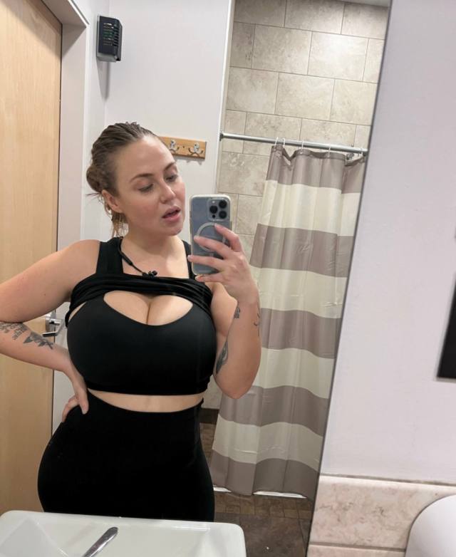 !! NO PRICE TAG, NO COST !!—just chemistry that sets us both on fire. All heat, NO COST . Come fuck me… 💎”ZERO COST