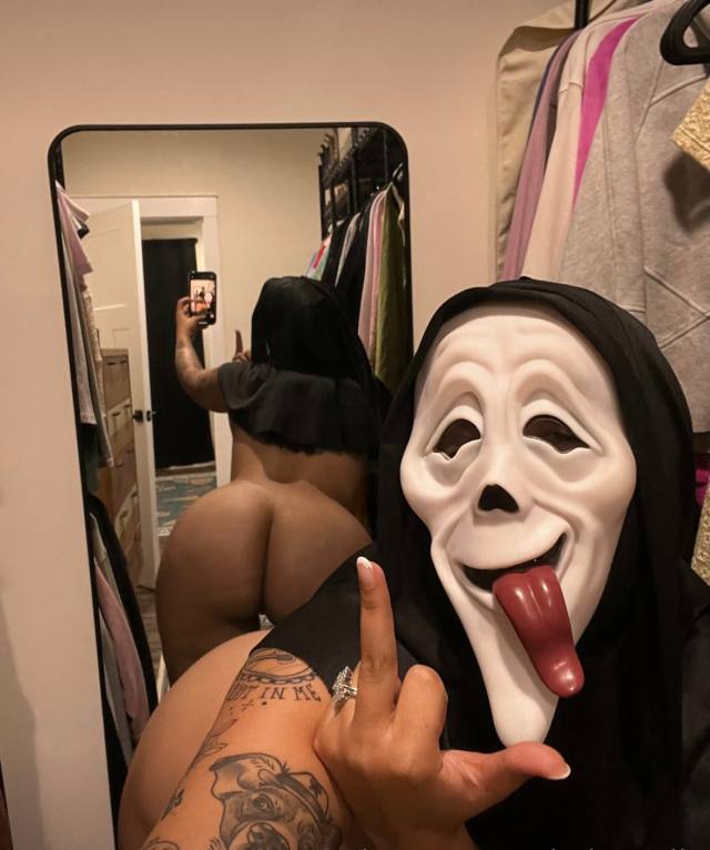 Available for naughty content now, HMU for my  rates and your location