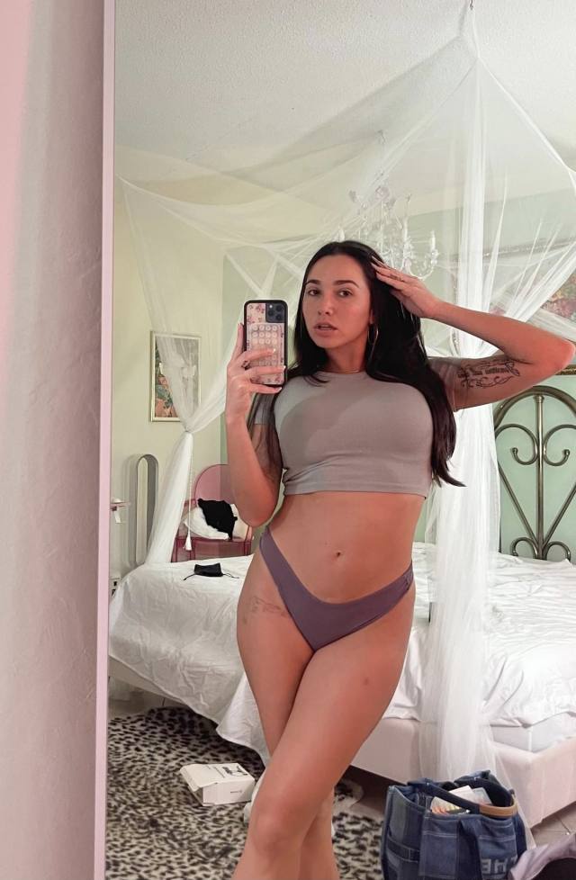 NO PAYMENT REQUIRED-SEXY SINGLE MOM AND LOOKING TO HAVE FUN I'm a sexy mom of two kids. A single mom and I'm very horny🍑🍑💦