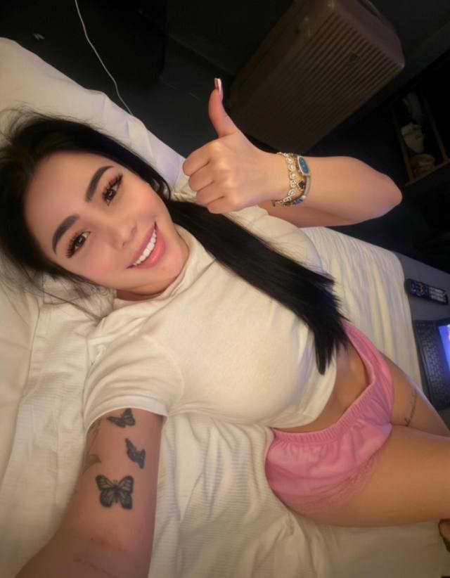 Check me out baby, I’m sexy and extremely naughty 😜😜🍑🍑