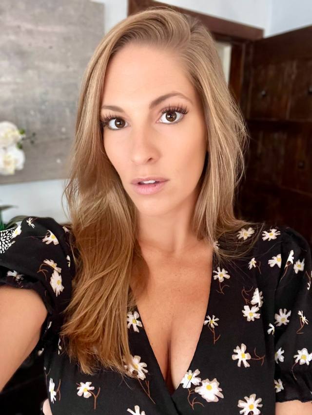 LUXURIOUS MASSAGE WITH HAPY ENDING BODY ROB WITH SOOTHING HANDS